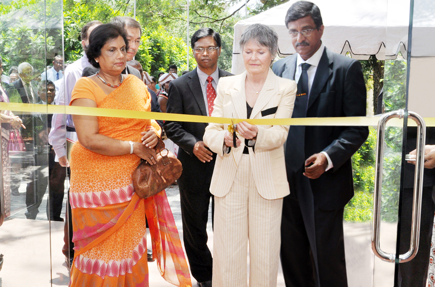 Opening of the UNESCO Madanjeet Singh Centre for South Asia Water Management building by Mme France Marquet
